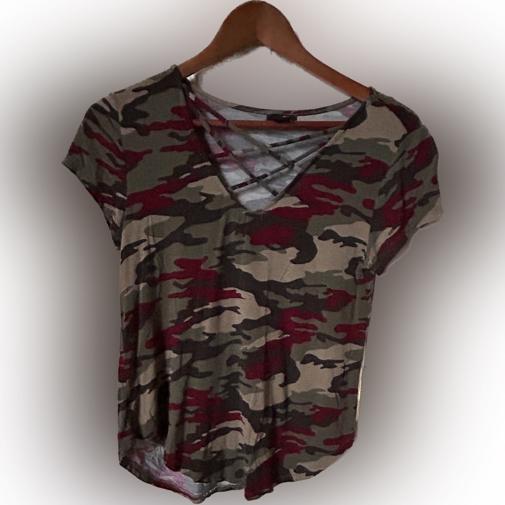 Juniors Rue21 Red/Green Camo Tee - XS